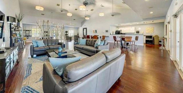 184 POMPANO DRIVE SE D, St Petersburg, FL 33705