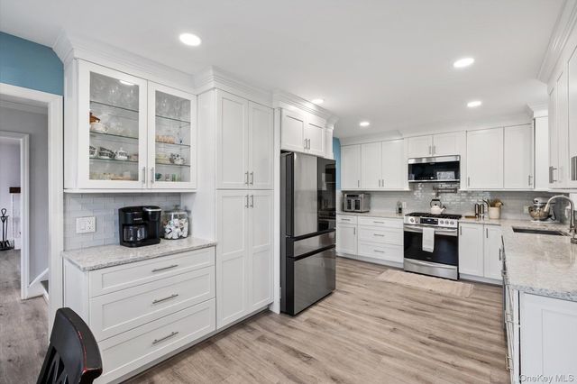 5 Orchard Road S, East Patchogue, NY 11772