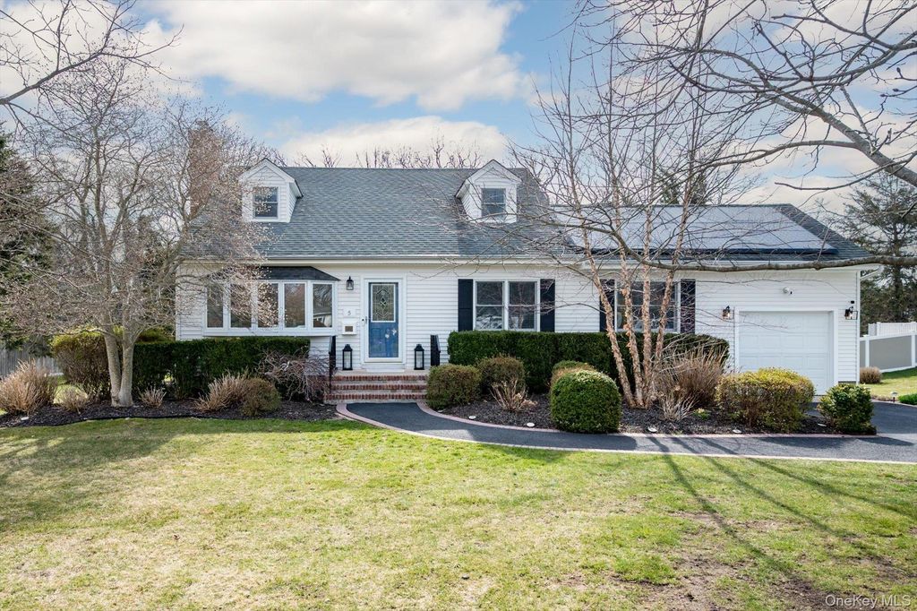 5 Orchard Road S, East Patchogue, NY 11772