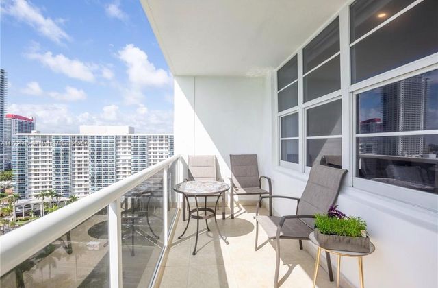 3725 S Ocean Dr PH18, Hollywood, FL 33019