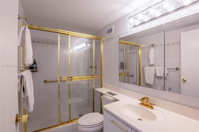 3725 S Ocean Dr PH18, Hollywood, FL 33019