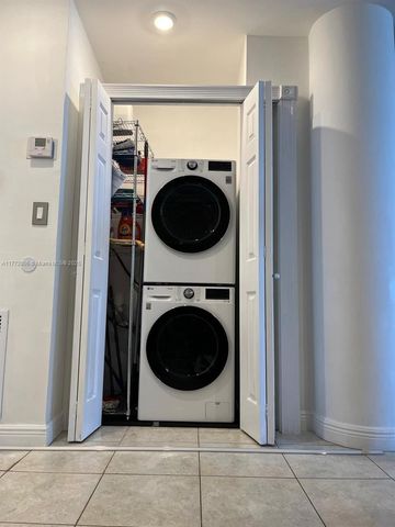 3725 S Ocean Dr PH18, Hollywood, FL 33019