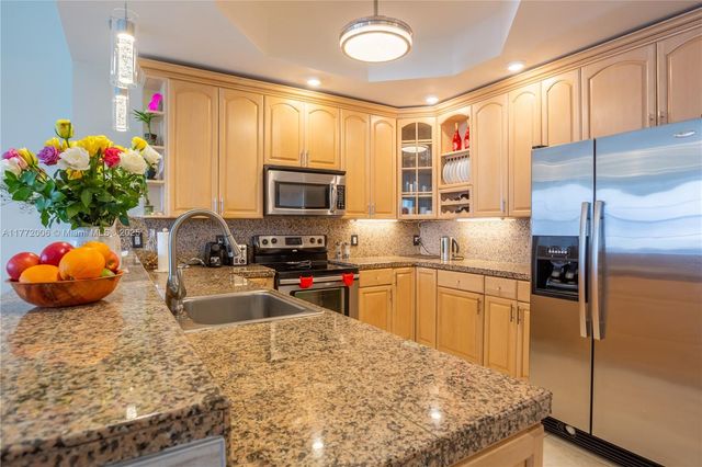 3725 S Ocean Dr PH18, Hollywood, FL 33019