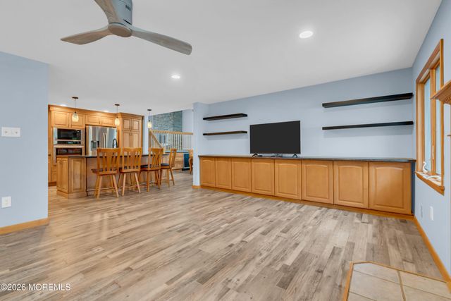 17 Hollywood Drive, Woodbridge, NJ 07095