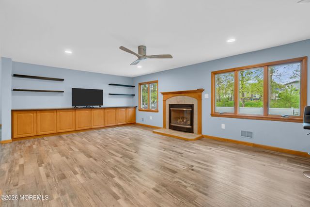 17 Hollywood Drive, Woodbridge, NJ 07095