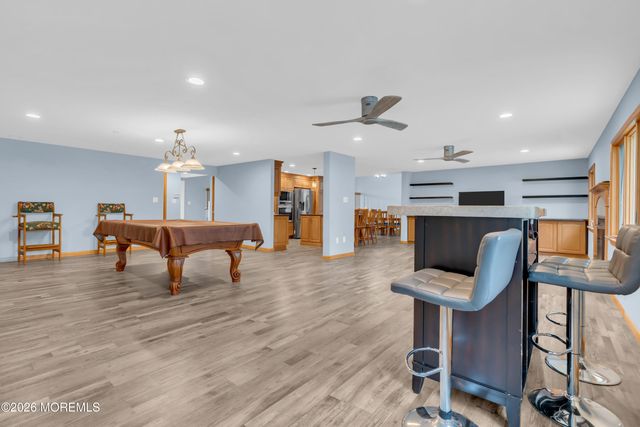 17 Hollywood Drive, Woodbridge, NJ 07095