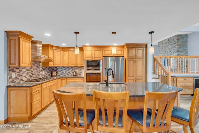 17 Hollywood Drive, Woodbridge, NJ 07095