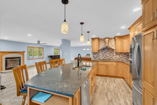 17 Hollywood Drive, Woodbridge, NJ 07095