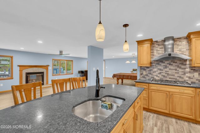 17 Hollywood Drive, Woodbridge, NJ 07095