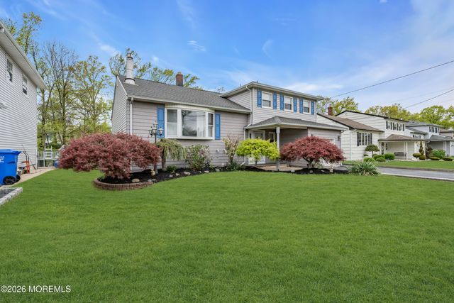 17 Hollywood Drive, Woodbridge, NJ 07095