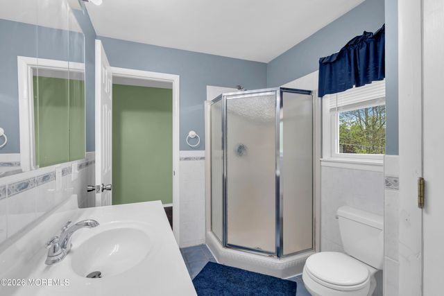 17 Hollywood Drive, Woodbridge, NJ 07095