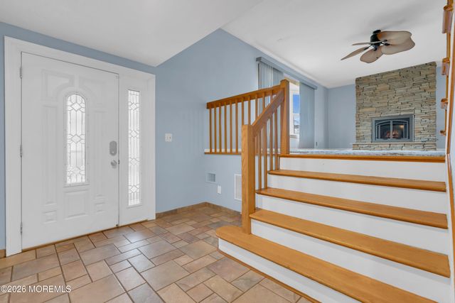 17 Hollywood Drive, Woodbridge, NJ 07095