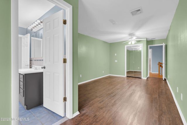 17 Hollywood Drive, Woodbridge, NJ 07095