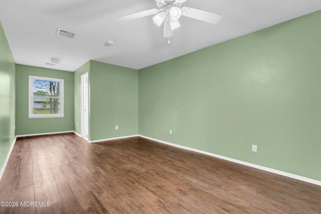 17 Hollywood Drive, Woodbridge, NJ 07095