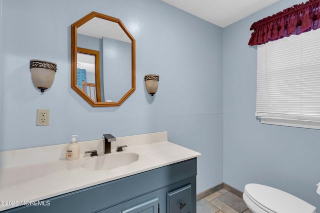 17 Hollywood Drive, Woodbridge, NJ 07095