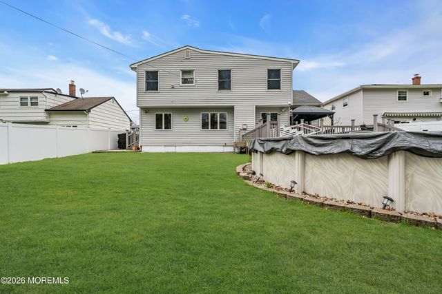 17 Hollywood Drive, Woodbridge, NJ 07095