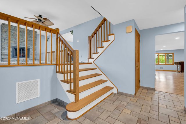 17 Hollywood Drive, Woodbridge, NJ 07095