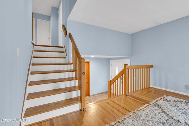 17 Hollywood Drive, Woodbridge, NJ 07095