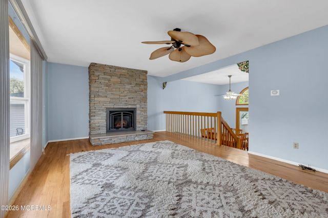 17 Hollywood Drive, Woodbridge, NJ 07095