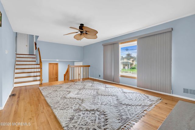 17 Hollywood Drive, Woodbridge, NJ 07095