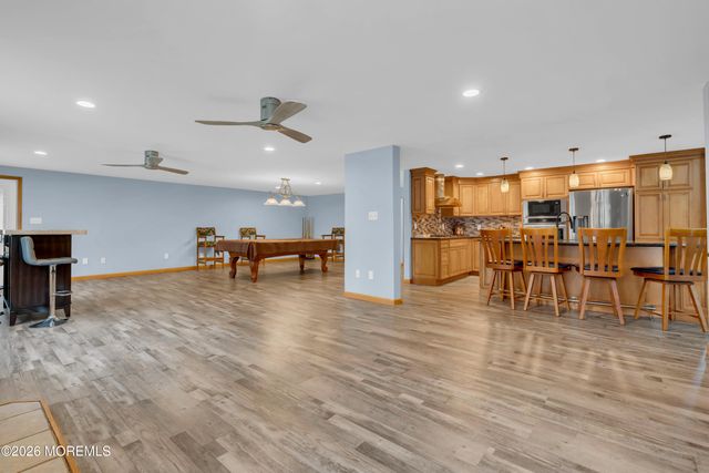 17 Hollywood Drive, Woodbridge, NJ 07095