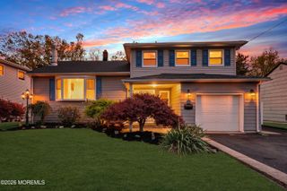 17 Hollywood Drive, Woodbridge, NJ 07095