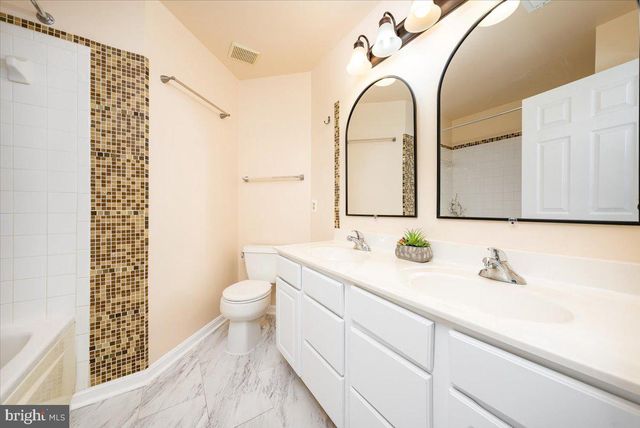 12121 AMBER RIDGE CIR, Germantown, MD 20876