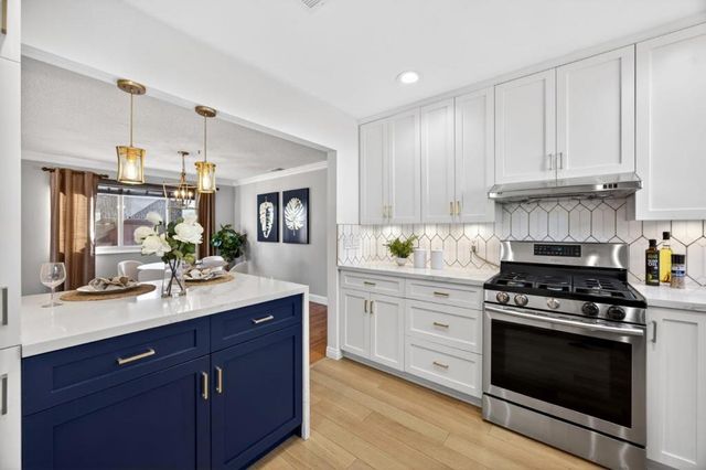 422 Andover Drive, Pacifica, CA 94044