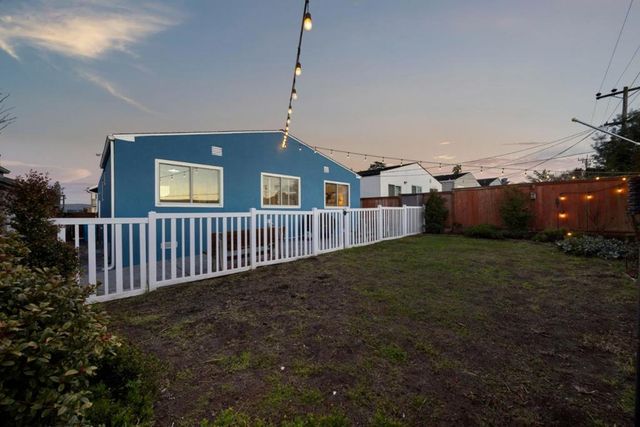 422 Andover Drive, Pacifica, CA 94044