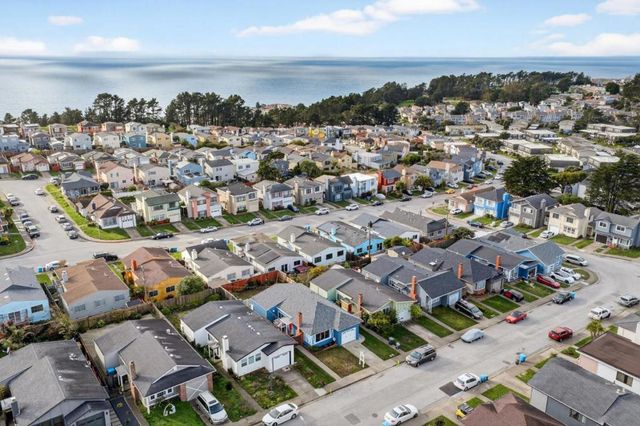 422 Andover Drive, Pacifica, CA 94044