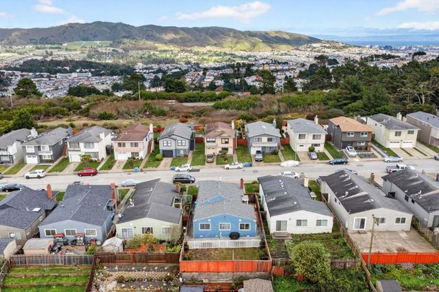 422 Andover Drive, Pacifica, CA 94044