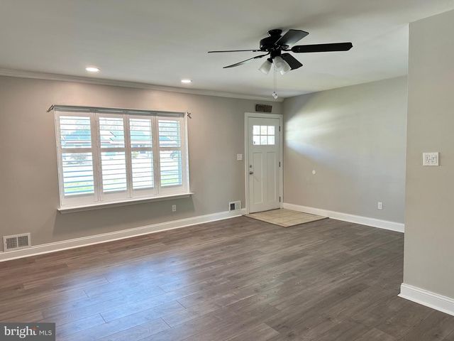 2 ARCTURUS DR, Sewell, NJ 08080