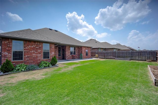 10821 NW 29th Terrace, Yukon, OK 73099