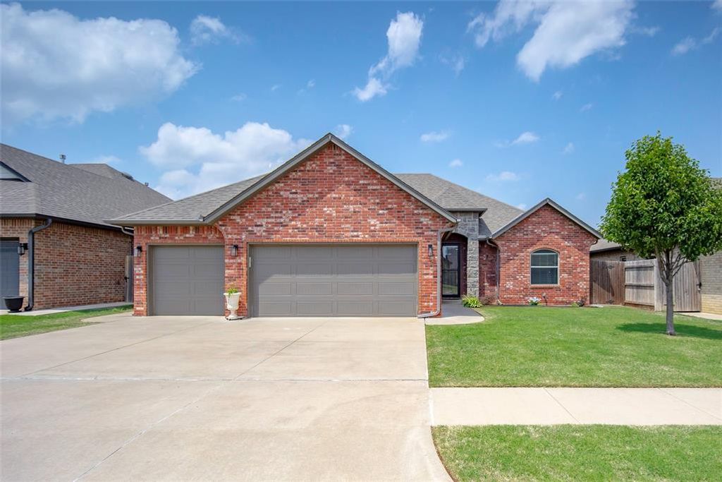10821 NW 29th Terrace, Yukon, OK 73099