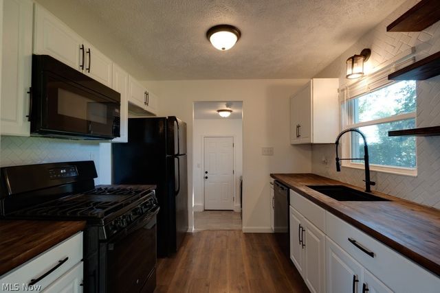 1211 Jakse Drive, Eastlake, OH 44095