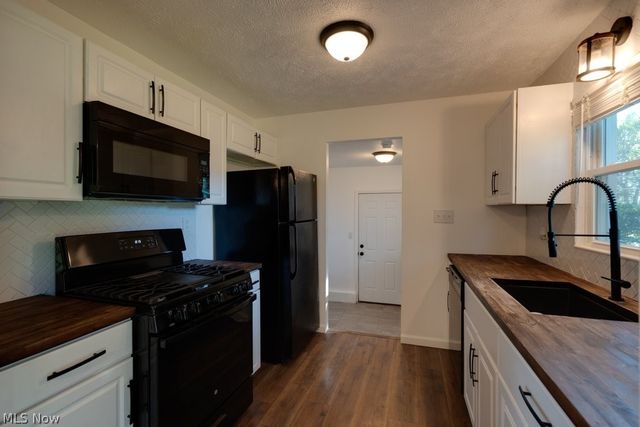1211 Jakse Drive, Eastlake, OH 44095
