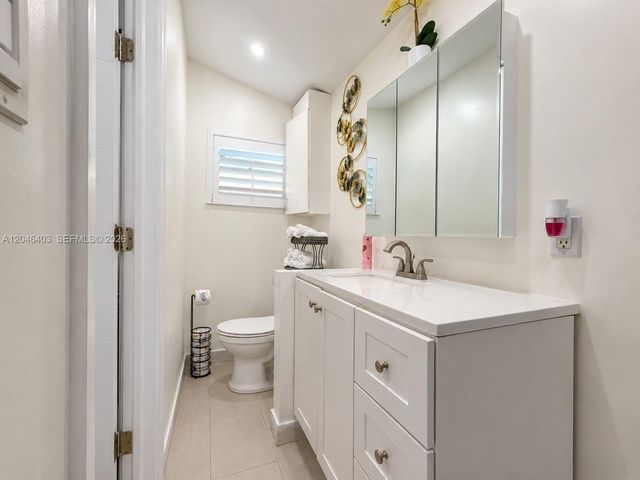 6118 Mayo St 3, Hollywood, FL 33023