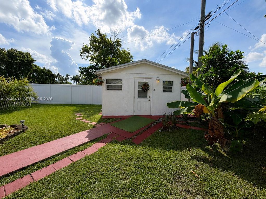 6118 Mayo St 3, Hollywood, FL 33023