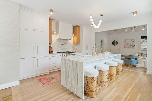 6926 Lindsley Avenue, Dallas, TX 75223