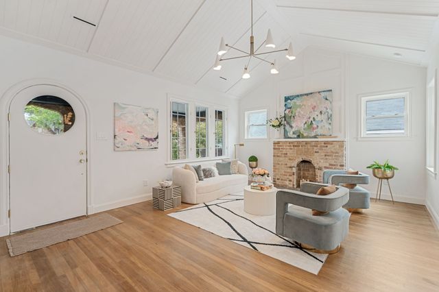 6926 Lindsley Avenue, Dallas, TX 75223
