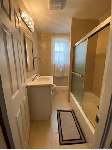 214 Goffe Terrace 2nd Fl, New Haven, CT 06511