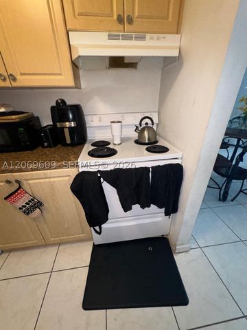2020 NE 135th St 609, North Miami, FL 33181