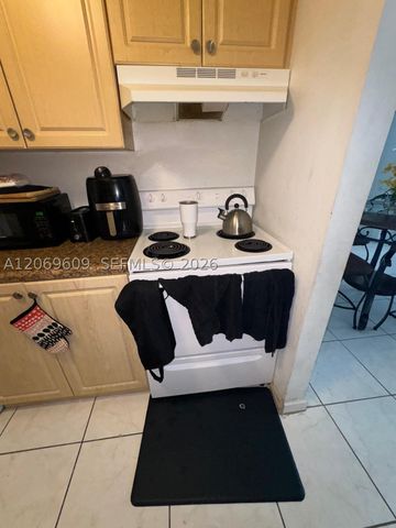 2020 NE 135th St 609, North Miami, FL 33181