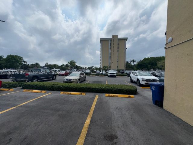2020 NE 135th St 609, North Miami, FL 33181