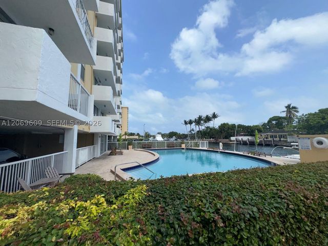 2020 NE 135th St 609, North Miami, FL 33181