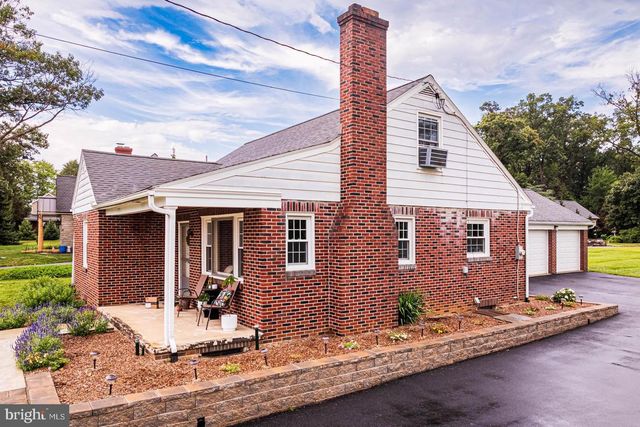 1159 LEBANON RD, Manheim, PA 17545