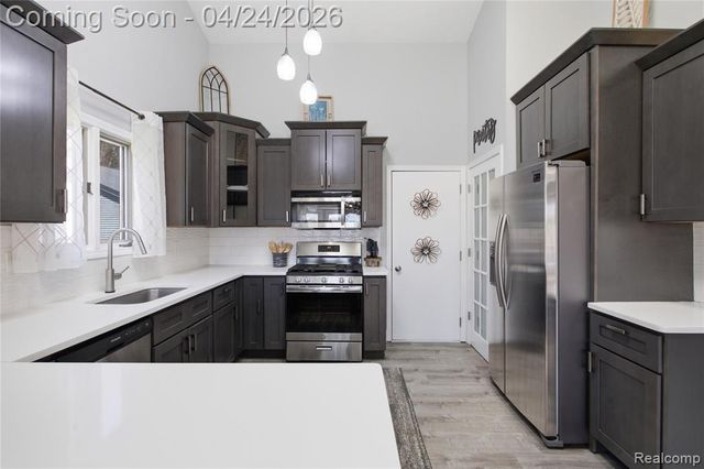 6710 Ridgeview Drive, Clarkston, MI 48346