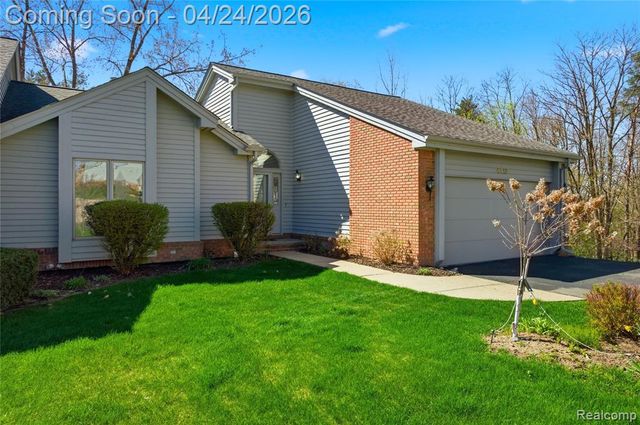 6710 Ridgeview Drive, Clarkston, MI 48346