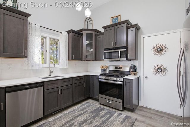 6710 Ridgeview Drive, Clarkston, MI 48346