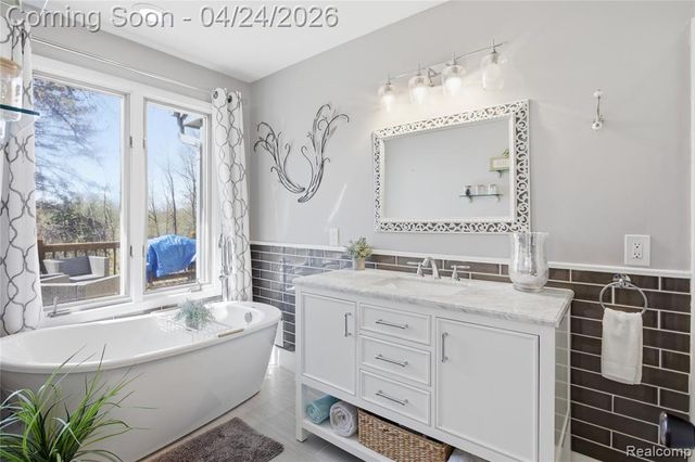 6710 Ridgeview Drive, Clarkston, MI 48346